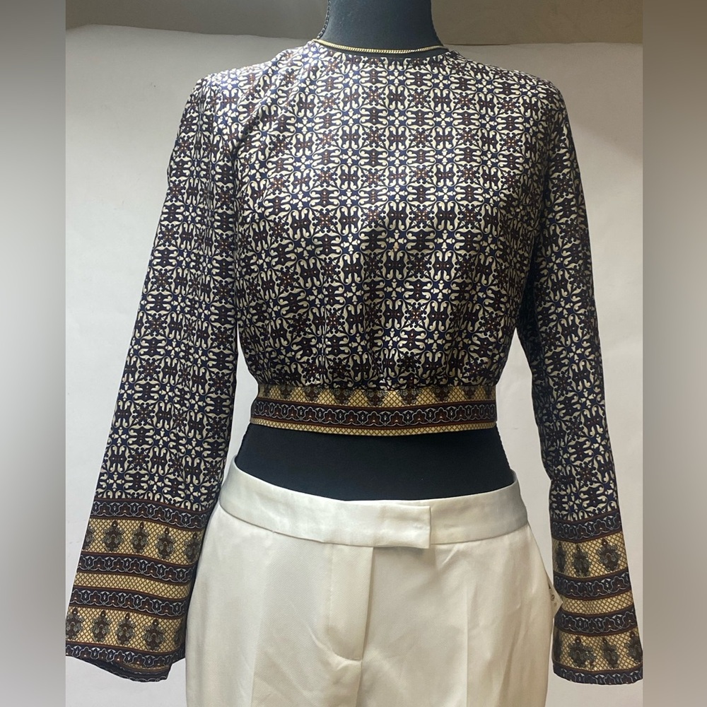 Forever 21 contemporary crop top Size S